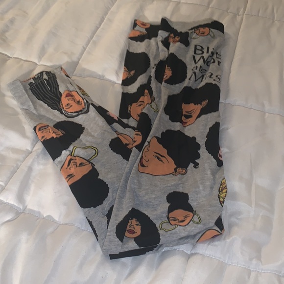 Leggings whit black girls on them - Picture 2 of 4